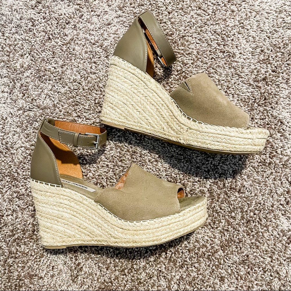 STEVE MADDEN taupe suede espadrille wedge sandals